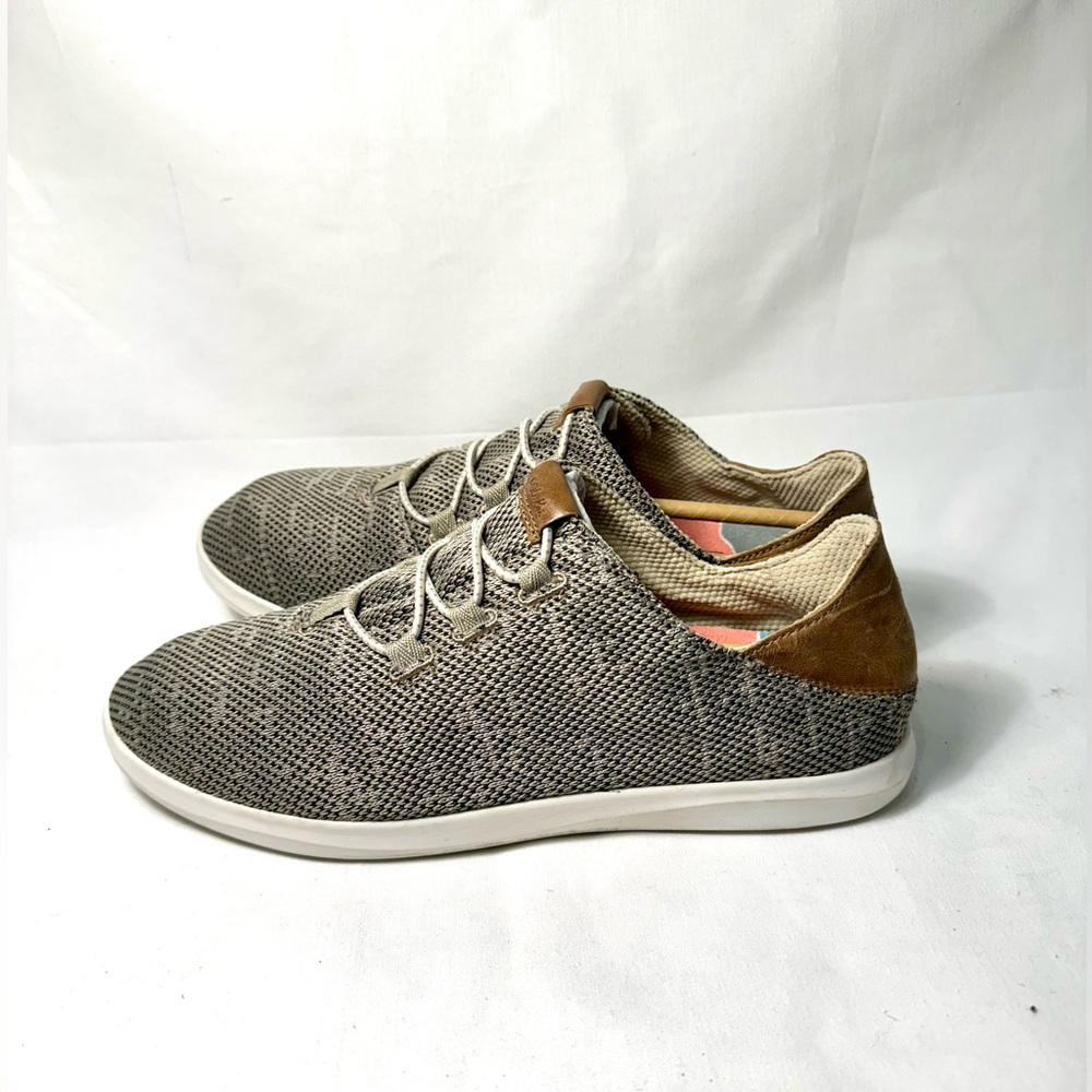 OluKai • Hale'iwa Womens Slip-on shoe with drop-down heel • size W9